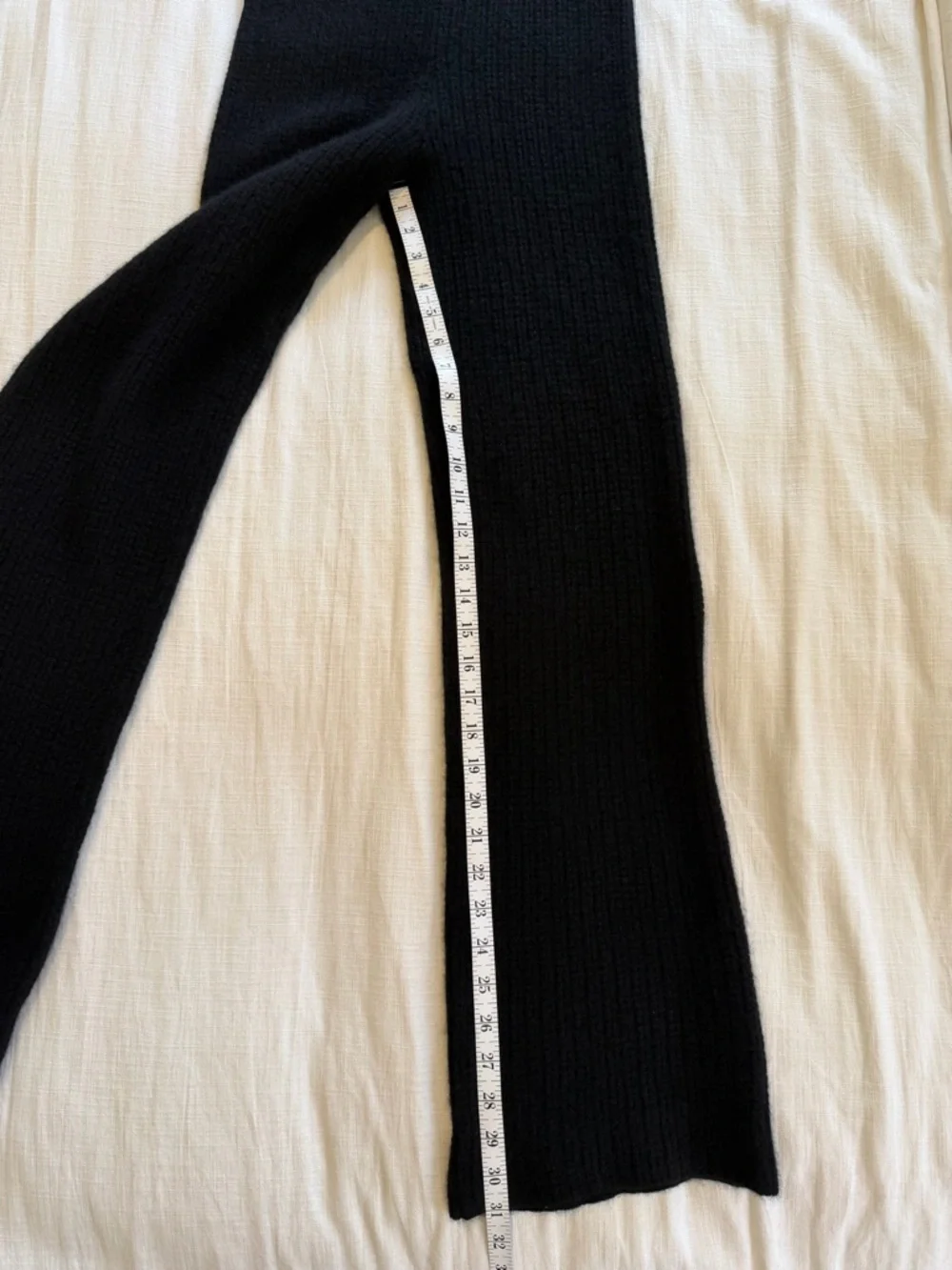 Alo Cashmere High-Waist Plush Waffle Pant in Black SZ M - Picture 11 of 13